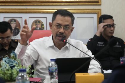 Jaksa Agung Muda Pidana Umum (Jampidum), Asep Nana Mulyana saat memimpin proses gelar perkara terkait mekanisme restorative justice di Kejaksaan Agung, Jakarta, Senin (29/7/2024). Foto: Puspenkum Kejaksaan Agung