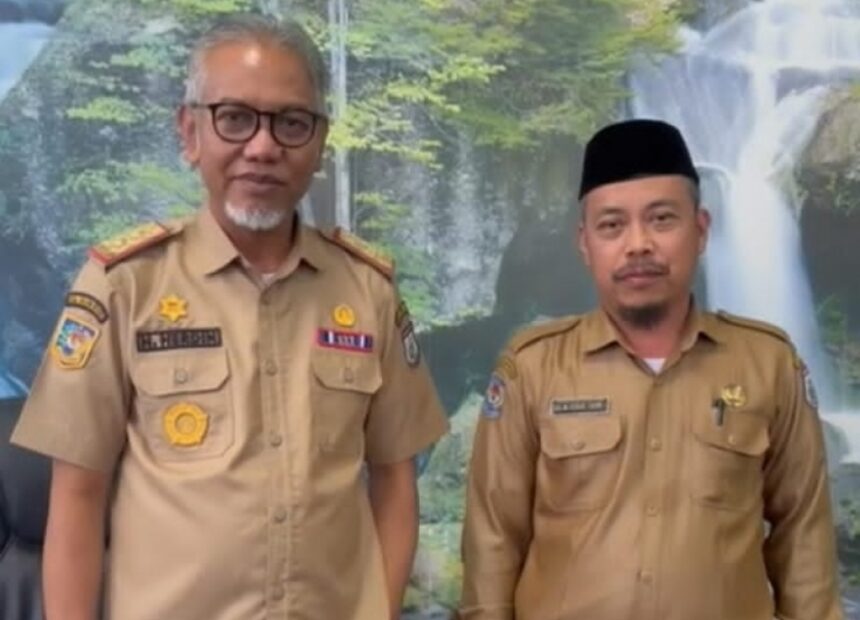 Yusuf Tahir (kanan) bersama Plt Kepala Badan Kesbangpol Sulbar, Herdin Ismail. Foto: Ist