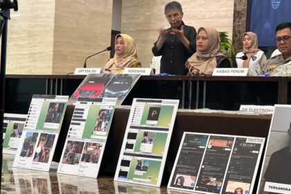 Konferensi pers kasus eksploitasi seksual anak. Foto: TBN
