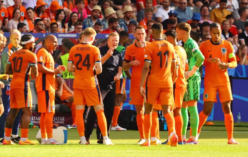 Ronald Koeman bersama para pemain Timnas Belanda di Euro 2024. (Foto: Reuters)