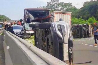 Kecelakaan beruntun 10 kendaraan terjadi di ruas jalan tol Cipularang (istimewa)