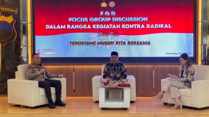 Kepala Biro Penerangan Masyarakat (Karopenmas) Divisi Humas Polri Brigjen Pol. Trunoyudo Wisnu Andiko saat dalam acara Focus Group Discussion (FGD) bertajuk ‘Terorisme adalah Musuh Kita Bersama’ yang diadakan di Pondok Pesantren Al-Musthofa, Kendal, Jawa Tengah. Foto: Polri