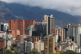 Tampak Kota Caracas, Ibu Kota Venezuela. Mereka menarik diplomatnya dari negara yang tak mengakui kemenangan Nicolas Maduro di pilpres negara itu. Foto: TASS