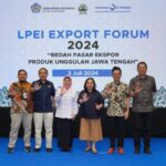 Lembaga Pembiayaan Ekspor Indonesia (LPEI) kembali menyelenggarakan pertemuan dengan eksportir unggulan Jawa Tengah dalam acara "LPEI Export Forum 2024" di Semarang, Jawa Tengah pada Rabu (3/7/2024). Forum dengan tema “Bedah Pasar Ekspor Produk Unggulan Jawa Tengah” diselenggarakan LPEI bekerja sama dengan DJPPR Kementerian Keuangan, Bea Cukai Jawa Tengah, dan Disperindag Provinsi Jawa Tengah. Foto: Dok LPEI