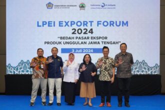 Lembaga Pembiayaan Ekspor Indonesia (LPEI) kembali menyelenggarakan pertemuan dengan eksportir unggulan Jawa Tengah dalam acara "LPEI Export Forum 2024" di Semarang, Jawa Tengah pada Rabu (3/7/2024). Forum dengan tema “Bedah Pasar Ekspor Produk Unggulan Jawa Tengah” diselenggarakan LPEI bekerja sama dengan DJPPR Kementerian Keuangan, Bea Cukai Jawa Tengah, dan Disperindag Provinsi Jawa Tengah. Foto: Dok LPEI