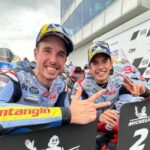 Duo rider Gresini Ducati, Marc Marquez dan Alex Marquez, naik podium bareng di MotoGP Jerman 2024, Minggu (7/7/2024) malam WIB. (Foto: X @gresiniracing)