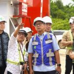 Menkes Budi Gunadi Sadikin melakukan peninjauan langsung terhadap kemajuan pembangunan Rumah Sakit Ibu Kota Nusantara (IKN) di Penajam Paser Utara, Kalimantan Timur. Foto: Kemenkes