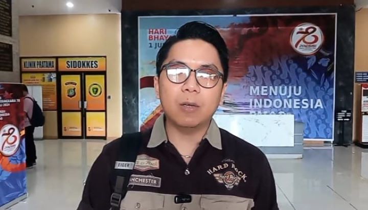 Kuasa hukum MRR, Muhamad Normansyah saat melaporkan kasus dugaan penyekapan remaja di Polres Metro Jakarta Timur beberapa waktu lalu. Foto: Joesvicar Iqbal/dok/ipol.id