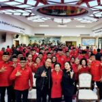 Ketua Umum PDI Perjuangan Megawati Soekarnoputri bersama pengurus DPP PDIP. Foto: dok. PDIP