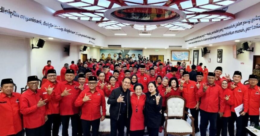 Ketua Umum PDI Perjuangan Megawati Soekarnoputri bersama pengurus DPP PDIP. Foto: dok. PDIP