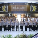 Kepala Operasi Nusantara Cooling System (Kaops NCS) Polri, Irjen Asep Edi Suheri (tengah) usai memberi arahan kepada 350 personil Polda Aceh dan jajaran melalui luring dan daring di Gedung Presisi Mapolda Aceh, Kamis (11/7/2024). Foto: Ist