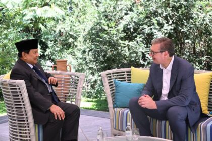 Menteri Pertahanan Prabowo Subianto saat melakukan kunjungan kerja ke Serbia dan melakukan pertemuan dengan Presiden Republik Serbia, H.E. Mr. Aleksandar Vučić. Foto: Kemhan