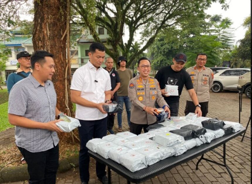 Pengungkapan kasus peredaran 45 kg sabu. Foto: dok. Polda Metro Jaya