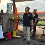 Sejumlah orang diduga berseragam Wantimpres datangi Syahbandar untuk mencari dokumen. Foto: Ist