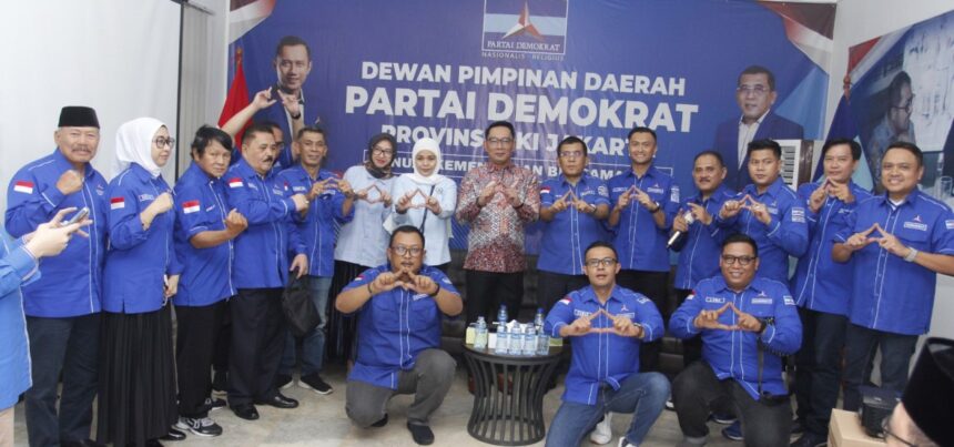 Ketua DPD PD DKI, Mujiono bersama Ridwan Kamil. (Foto dok DPD PD DKI)