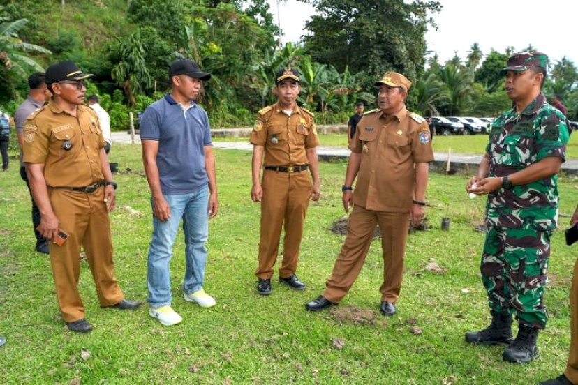 Pj Gubernur Sulbar, Bahtiar Baharuddin, berkunjung ke Desa Dungkait, Kecamatan Tapalang Barat, Kabupaten Mamuju, Sulbar.(foto dok pemprov Sulbar