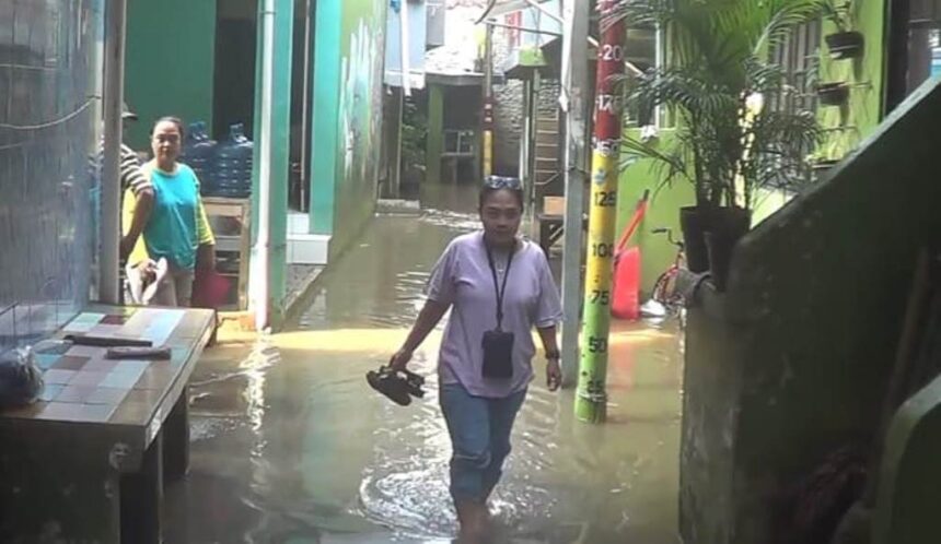 Kondisi kawasan Kebon Pala, RW 04 dan RW 05, Kampung Melayu, Jatinegara, Jakarta Timur, yang kembali terendam banjir pada Jumat (2/8/2024). Foto: Ist