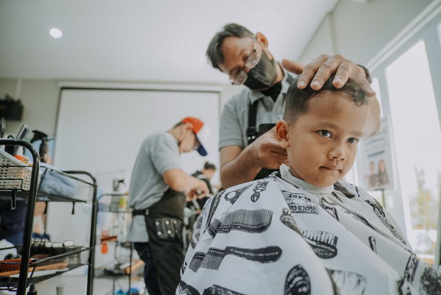 BUMN Holding Industri Pertambangan Indonesia (MIND ID) melalui Program Bakti Senyawa berupaya untuk meringankan beban dari anak-anak penyandang kanker dengan memberikan dukungan moril serta materiil. Foto: Dok MIND ID