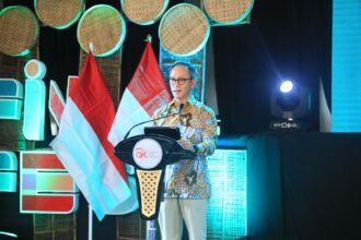 Ketua Dewan Komisioner OJK Mahendra Siregar dalam sambutannya pada acara Kick Off EKI di Wilayah Perdesaan Tahun 2024 di Desa Dolokgede, Kabupaten Bojonegoro,