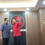 Bacagub Anies Baswedan bersama Ketua DPD PDIP DKI Jakarta, Adi Wijaya.(Foto dok PDIP DKI