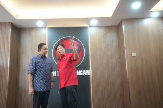 Bacagub Anies Baswedan bersama Ketua DPD PDIP DKI Jakarta, Adi Wijaya.(Foto dok PDIP DKI