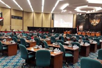 Ilustrasi sejumlah anggota DPRD DKI saat mengikuti sidang paripurna.(foto dok ipol.id)