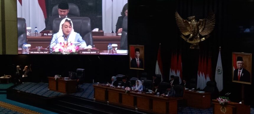 Wakil Ketua DPRD DKI Jakarta, Zita Anjani saat memimpin sidang paripurna.(Foto Sofian/ipol.id)