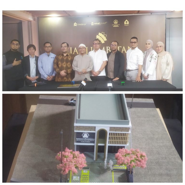 Founder dan Dewan Pembina Cinta Quran Foundation Ustadz Fatih Karim dan arsitek masjid Yokohama dari Jepang Masamitsu Ibe dalam konferensi pers pada Ahad (25/8/2024) di Cinta Quran Center, Bintaro, Kota Tangerang Selatan. Foto/ipol