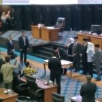 Penandatanganan Raperda RPJPD di sidang paripurna.(foto sofian/ipol.id)