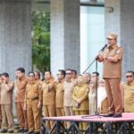 Pj Gubernur Sulbar, Bahtiar Baharuddin saat memimpin apel, Senin (5/8/2024) pagi.(Foto dok pemprov Sulbar)