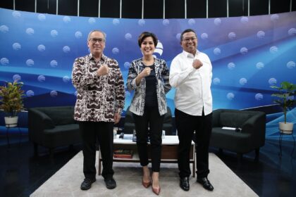 Wahyu Utomo, Staf Khusus Bidang Percepatan Pembangunan Wilayah, Pembangunan Infrastruktur dan Investasi Koordinator Bidang Perekonomian RI (Ki) dan Virgo Eresta Jaya, Dirjen Survei & Pemetaan Pertanahan dan Ruang Kementerian ATR/ BPN RI (Ka). Foto: dok humas