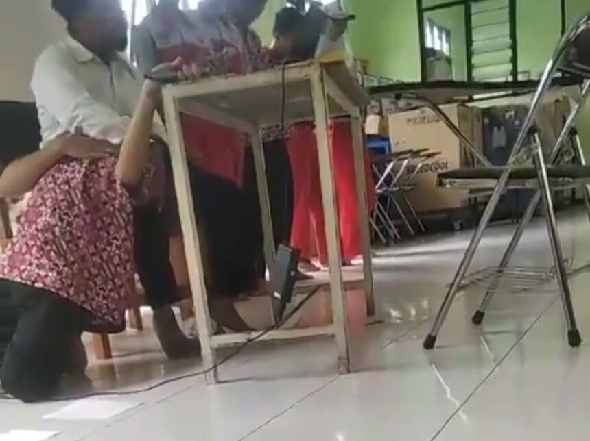 Siswa telat datang mendapat kekerasan dari oknum guru. Foto: X, @Heraloebss (tangkap layar)