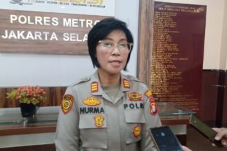 Kasubag Humas Polres Metro Jakarta Selatan, AKP Nurma Dewi memberikan keterangan pada awak media di Mapolres, pada Senin (5/8/2024), terkait kasus anak MP, 9, membawa mobil hingga kecelakaan di Kemang, Mampang Prapatan. Foto: Joesvicar Iqbal/ipol.id