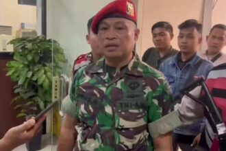 James Makapedua, terdakwa perkara dugaan penipuan yang mengaku sebagai anggota Komando Pasukan Khusus (Kopassus) Cijantung, Jakarta Timur. Foto: Dispenad