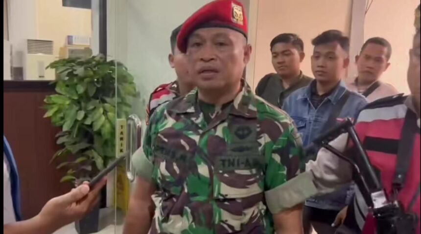 James Makapedua, terdakwa perkara dugaan penipuan yang mengaku sebagai anggota Komando Pasukan Khusus (Kopassus) Cijantung, Jakarta Timur. Foto: Dispenad