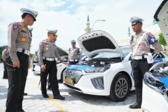 Kakorlantas Polri Irjen Pol Aan Suhanan mengecek kesiapan personel dan kendaraan pengamanan pengawalan rute lalu lintas dan parkir jelang HUT ke-79 RI, di Ibu Kota Nusantara (IKN),