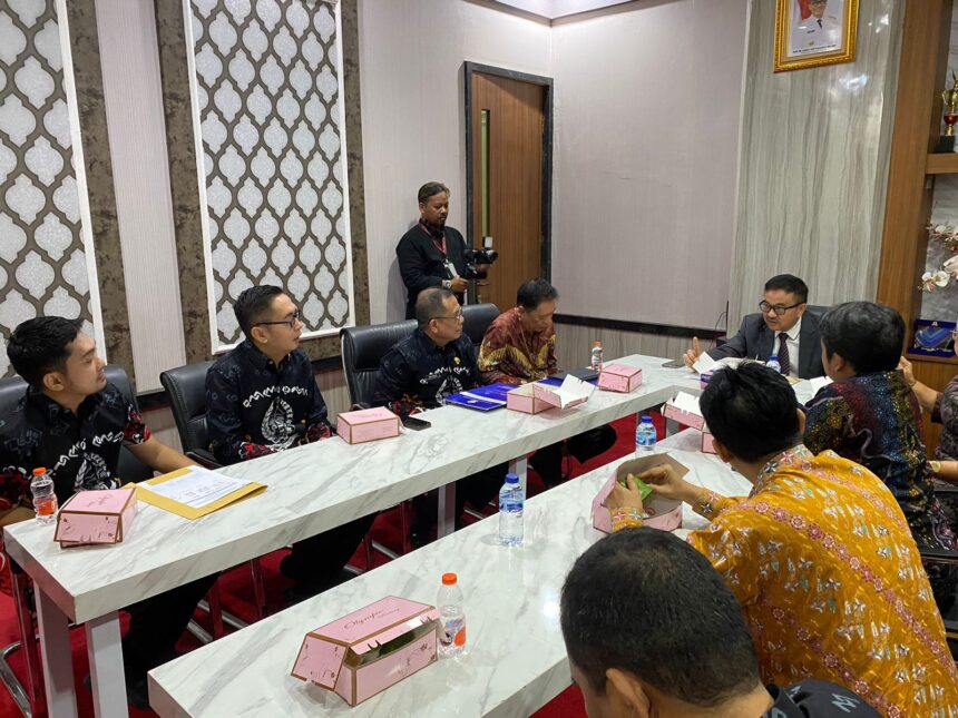 Suasana pertemuan Plh PTSP Sulsel dan Sekda Sulsel. Foto: dok humas