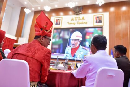 Pj Gub Sulsel bersama Forkopimda setempat menyaksikan virtual Upacara HUT ke 79 RI di IKN. Foto: dok humas