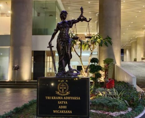 Patung Dewi Keadilan (Themis) yang berada di lobi utama Kejaksaan Agung RI, Jakarta Selatan. Foto: Yudha Krastawan/ipol.id