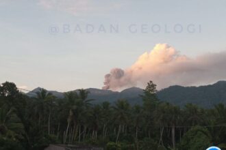 Pos Pengamatan Gunung Api (PGA) Dukono memantau aktivitas vulkanik Gunung Dukono di Kabupaten Halmahera Utara, Provinsi Maluku Utara, pada Sabtu (17/8/2024). Foto: Badan Nasional Penanggulangan Bencana (BNPB)