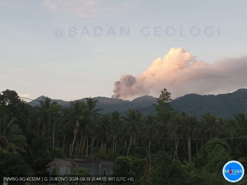 Pos Pengamatan Gunung Api (PGA) Dukono memantau aktivitas vulkanik Gunung Dukono di Kabupaten Halmahera Utara, Provinsi Maluku Utara, pada Sabtu (17/8/2024). Foto: Badan Nasional Penanggulangan Bencana (BNPB)