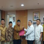 Forum RT dan RW Kecamatan Menteng, Jakarta Pusatbl saat audiens di DPRD DKI.(Foto sofian/ipol.id)