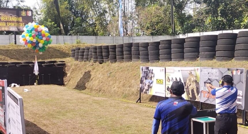 Divisi Infanteri 2 Kostrad menyelenggarakan Kejuaraan Nasional Menembak Pangdivif 2 Kostrad Cup yang di Lapangan Tembak Vicadha II Shooting Range Kampoeng Tentara Divif 2 Kostrad, Singosari, Malang. Sabtu (24/8/2024). Foto: Divif 2 Kostrad