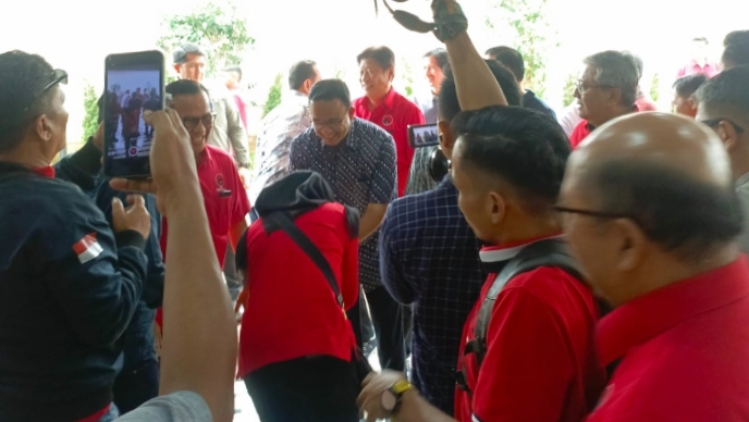 Bacagub Anies Baswedan saat mendatangi kantor PDIP. Foto: Dok pribadi