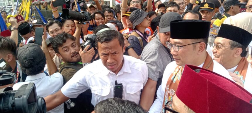 Bacawagub Ridwan Kamil pasca mendaftar ke KPU DKI Jakarta.(Foto sofian/ipol.id)