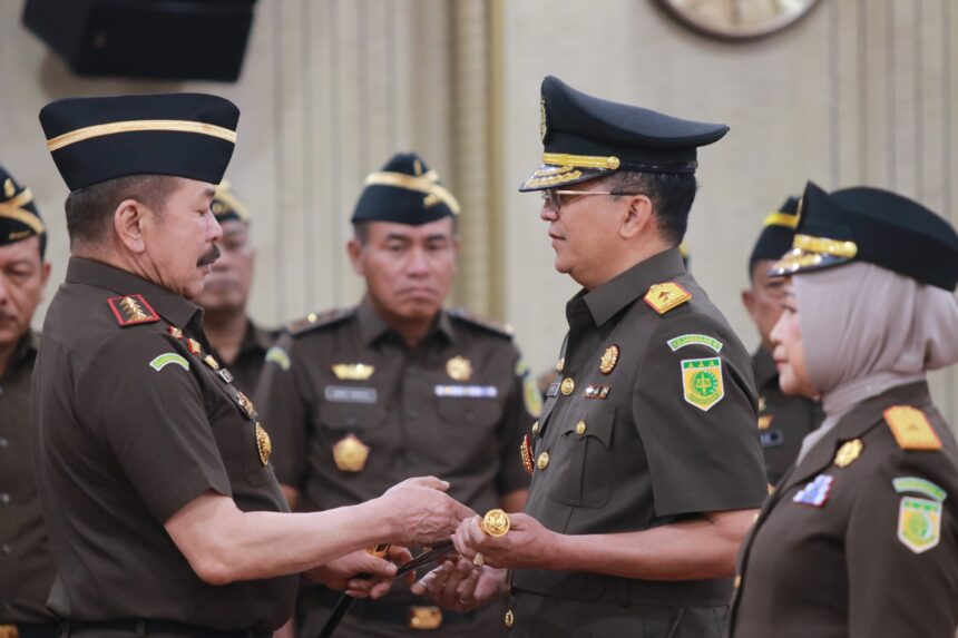 Mantan Direktur Penyidikan pada Jaksa Agung Muda Pidana Khusus (Jampidsus) Kejaksaan Agung, Kuntadi resmi dilantik sebagai Kepala Kejaksaan Tinggi (Kajati) Lampung. Foto: Dok Kejaksaan Agung RI