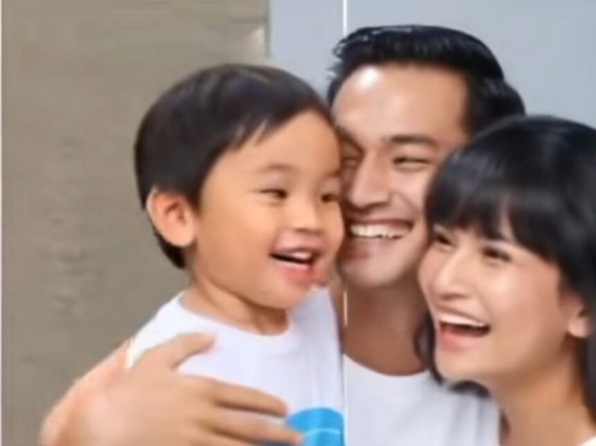 Cara buat video AI Hug Viral. Foto: Tiktok, @rismaatik (tangkap layar)