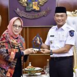 Prof Zudan menerima pimpinan rombongan Widyaiswara Ahli Utama LAN RI, Dr. Retno Setijowati. Foto: dok humas