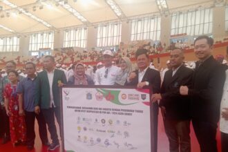 Penjabat (Pj) Gubernur DKI Jakarta, Heru Budi Hartono mengukuhkan sekaligus melepas keberangkatan 1.046 atlet DKI Jaya di Jakarta International Velodrome, Jakarta Timur, pada Senin (19/8).