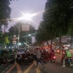 Massa tumplek depan Kemenpora. Foto/ipol